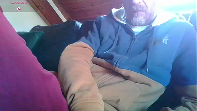 Snapshot of Vrenico-SC chatting on February 7, 2026, 2:43 pm Vrenico-SC online show from February 7, 2026, 2:43 pm