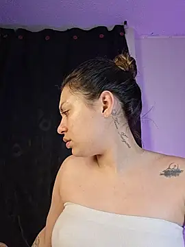 AmaiaSalvatore online show from February 21, 2026, 10:55 pm