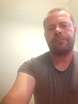 Parejabdsm90 online show from May 6, 2026, 12:54 pm