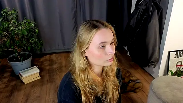 lisa schiele online show from November 10, 2025, 7:57 pm