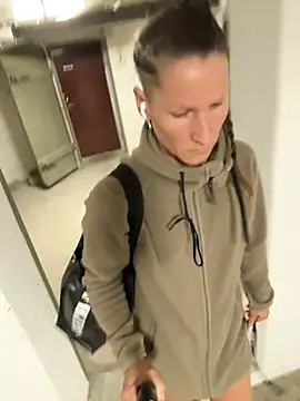 SwingWingWomanSweden online show from March 20, 2026, 9:03 am