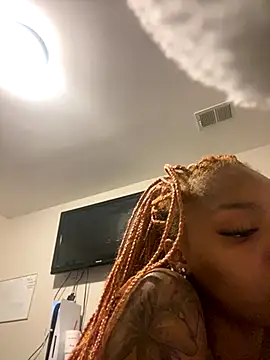 zanaaluvv online show from September 26, 2025, 1:53 am