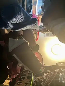 zanaaluvv online show from October 15, 2025, 4:18 pm