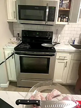 Snapshot of Juicystorm chatting on December 21, 2025, 9:33 pm Juicystorm online show from December 21, 2025, 9:33 pm