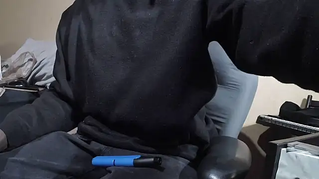 EYEzIAM online show from February 4, 2026, 6:41 am