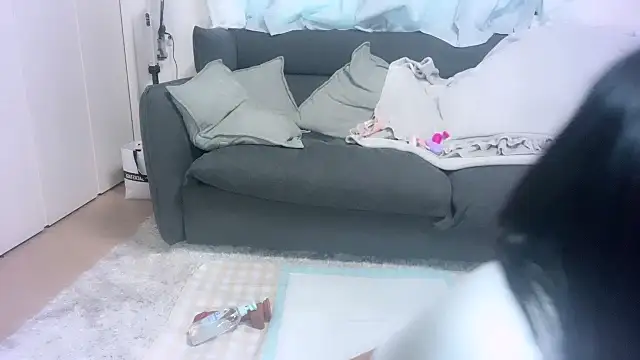 moemilk online show from October 10, 2025, 11:48 pm