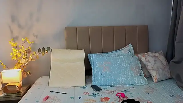 Penelophe01 online show from February 23, 2026, 7:00 pm