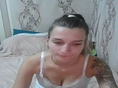 AlissaClark online show from October 10, 2025, 7:13 pm