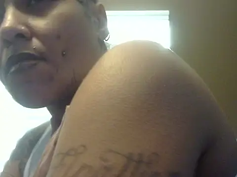 Flossee online show from October 6, 2025, 2:14 pm