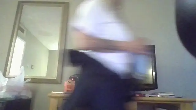 Snapshot of Flossee chatting on February 1, 2026, 8:07 pm Flossee online show from February 1, 2026, 8:07 pm