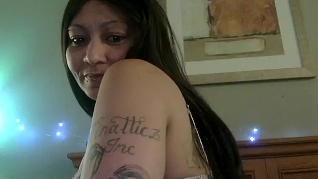 Snapshot of Flossee chatting on March 4, 2026, 1:22 am Flossee online show from March 4, 2026, 1:22 am