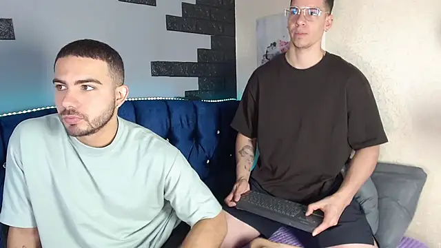 Snapshot of adamhairy chatting on May 9, 2026, 2:17 am adamhairy online show from May 9, 2026, 2:17 am