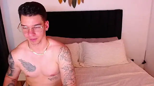 Snapshot of adamhairy chatting on May 17, 2026, 9:55 pm adamhairy online show from May 17, 2026, 9:55 pm