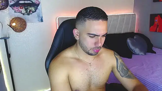Snapshot of adamhairy chatting on May 21, 2026, 7:10 pm adamhairy online show from May 21, 2026, 7:10 pm