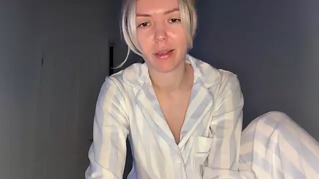 lolableux online show from February 5, 2026, 9:52 pm