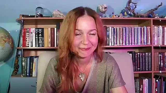 Foxilady357 online show from September 19, 2025, 2:18 pm