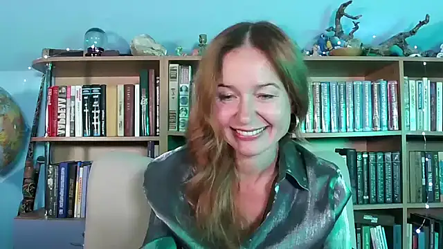 Foxilady357 online show from September 30, 2025, 2:33 pm