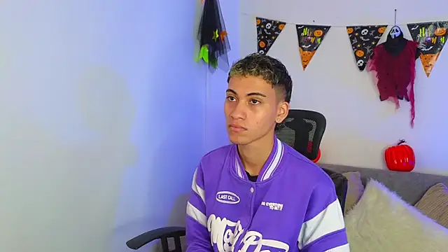 yulian vasquez online show from October 30, 2025, 12:28 pm