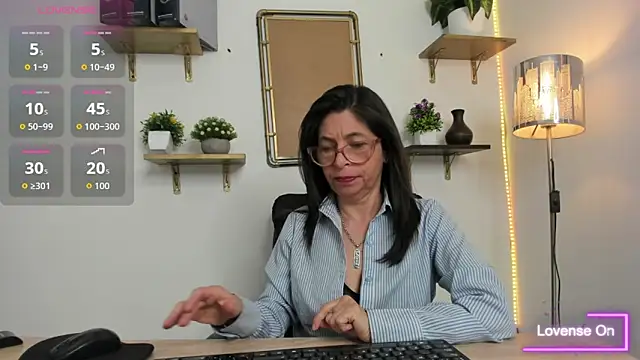 Snapshot of SabinaDeluxe_cg chatting on October 16, 2025, 2:51 pm SabinaDeluxe cg online show from October 16, 2025, 2:51 pm