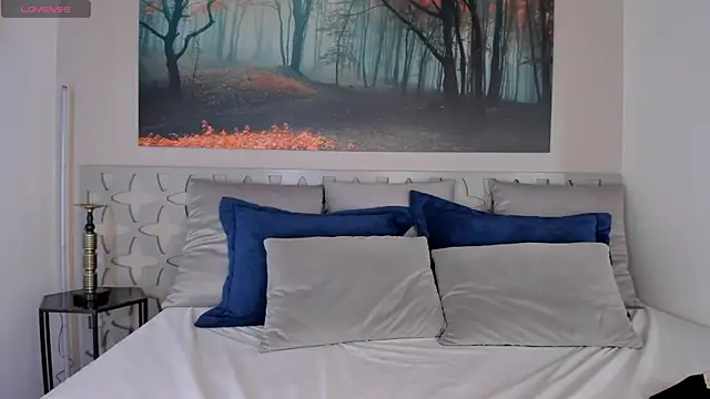 isabellasouza online show from October 17, 2025, 7:49 pm