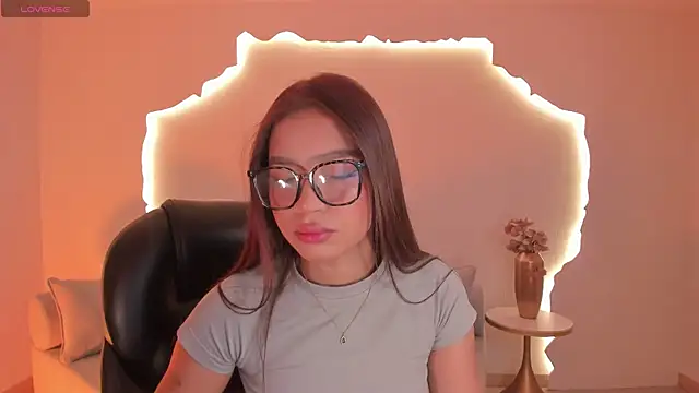 Snapshot of SophieHouston_ chatting on June 27, 2026, 3:44 am SophieHouston online show from June 27, 2026, 3:44 am