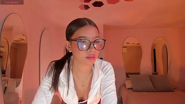 Snapshot of SophieHouston_ chatting on July 1, 2026, 2:24 am SophieHouston online show from July 1, 2026, 2:24 am