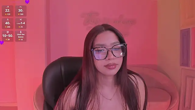 Snapshot of SophieHouston_ chatting on July 7, 2026, 6:47 am SophieHouston online show from July 7, 2026, 6:47 am