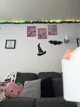 moan4mona online show from November 1, 2025, 9:39 pm