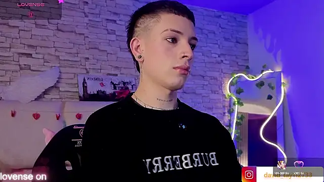 boyfox tay online show from February 17, 2026, 7:20 pm