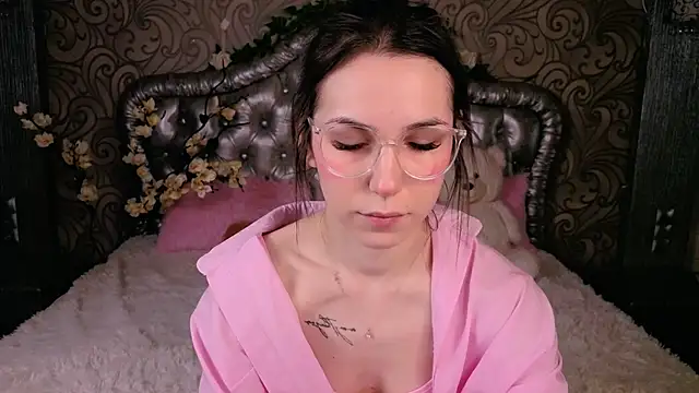 -CindyLou online show from February 14, 2026, 5:37 am