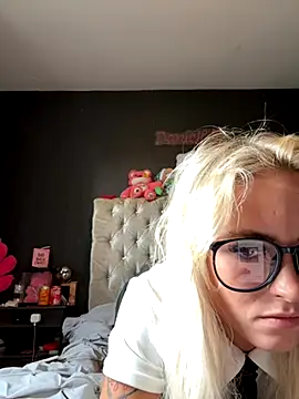 Snapshot of ShortySweet chatting on September 15, 2025, 3:34 pm ShortySweet online show from September 15, 2025, 3:34 pm