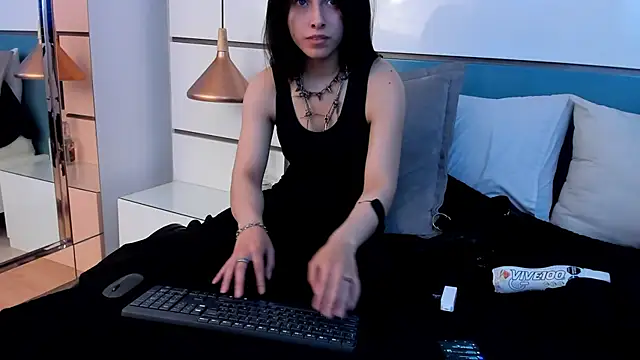 Ashkoreh online show from December 4, 2025, 9:45 pm