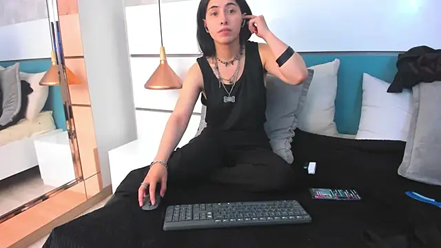 Ashkoreh online show from February 17, 2026, 8:59 pm