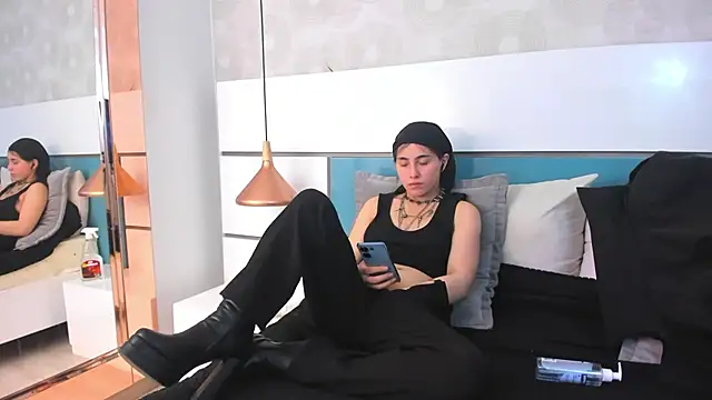 Ashkoreh online show from February 20, 2026, 7:47 pm