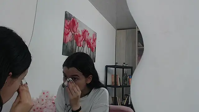 pinky f00x online show from March 25, 2026, 7:31 pm