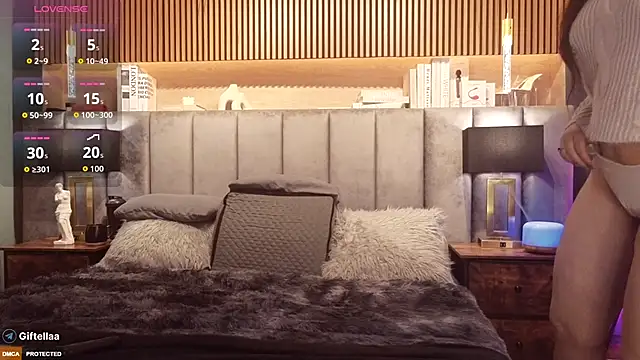 Angelina Dior online show from September 22, 2025, 6:21 pm