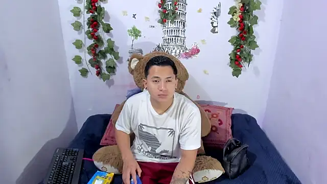 NataliaAndJulliam online show from October 17, 2025, 7:11 am