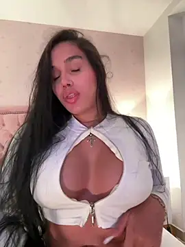 Bella  Wood online show from June 30, 2026, 9:27 pm
