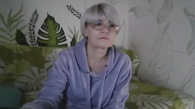 Catty Lady online show from December 22, 2025, 7:33 pm