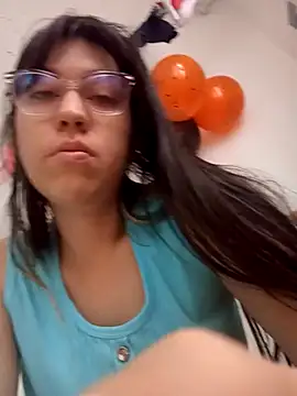 lareinalareinadelanal online show from October 26, 2025, 1:39 pm