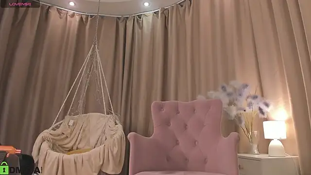 Snapshot of Naomi___Rias chatting on October 14, 2025, 12:44 am Naomi Rias online show from October 14, 2025, 12:44 am