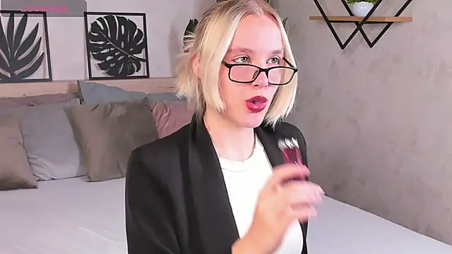 Snapshot of Carolin_Miller chatting on September 21, 2025, 9:11 am Carolin Miller online show from September 21, 2025, 9:11 am