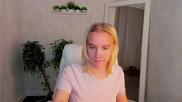 Snapshot of Carolin_Miller chatting on September 29, 2025, 8:41 am Carolin Miller online show from September 29, 2025, 8:41 am