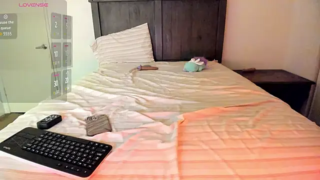 Snapshot of mayaamor chatting on December 1, 2025, 7:13 am mayaamor online show from December 1, 2025, 7:13 am