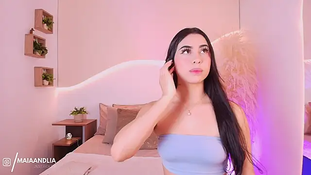 Snapshot of maia_lia_ chatting on October 6, 2025, 6:27 pm maia lia  online show from October 6, 2025, 6:27 pm