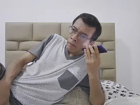 skinnylatino51 online show from February 19, 2026, 1:34 am