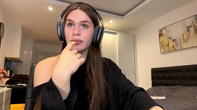 Snapshot of franzeva chatting on May 15, 2026, 1:29 pm franzeva online show from May 15, 2026, 1:29 pm