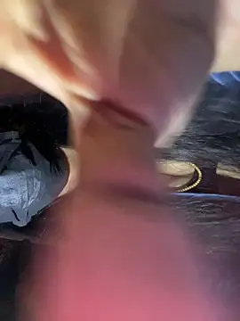 umairahaasan 1 online show from April 10, 2026, 9:14 am