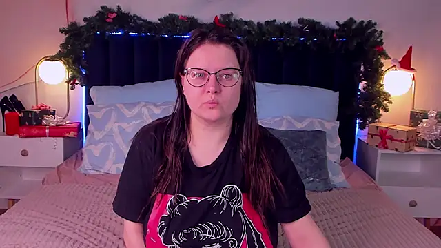 HelenDanvers online show from December 17, 2025, 12:27 am