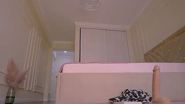 lori leen  online show from April 23, 2026, 8:02 am